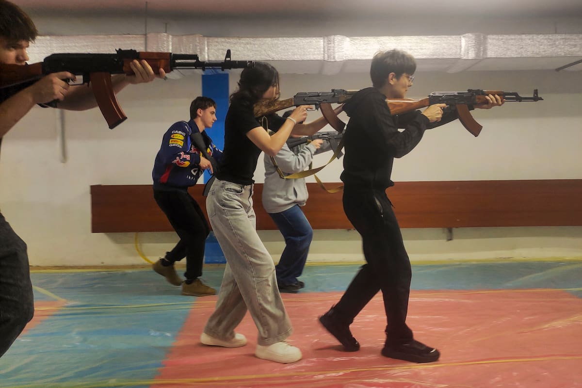 Ucrania convierte a sus adolescentes en la nueva línea de defensa ante Rusia