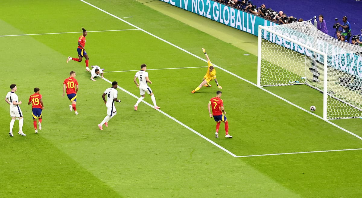Gol de Nico Williams en la final de la Eurocopa entre España y Alemania. //EFE