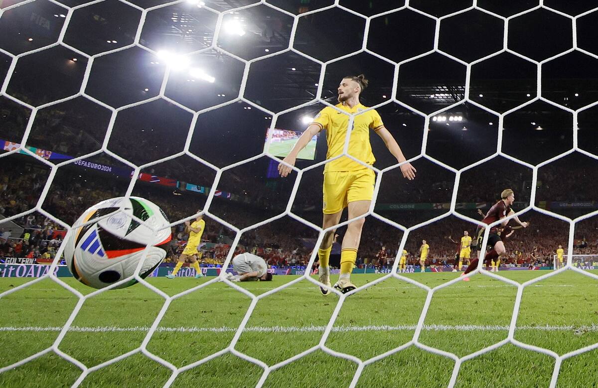 Kevin de Bruyne de Bélgica (R) celebra tras marcar el 2-0 durante el partido de fútbol del Grupo E de la UEFA EURO 2024 entre Bélgica y Rumanía, en Colonia, Alemania, el 22 de junio de 2024. //EFE