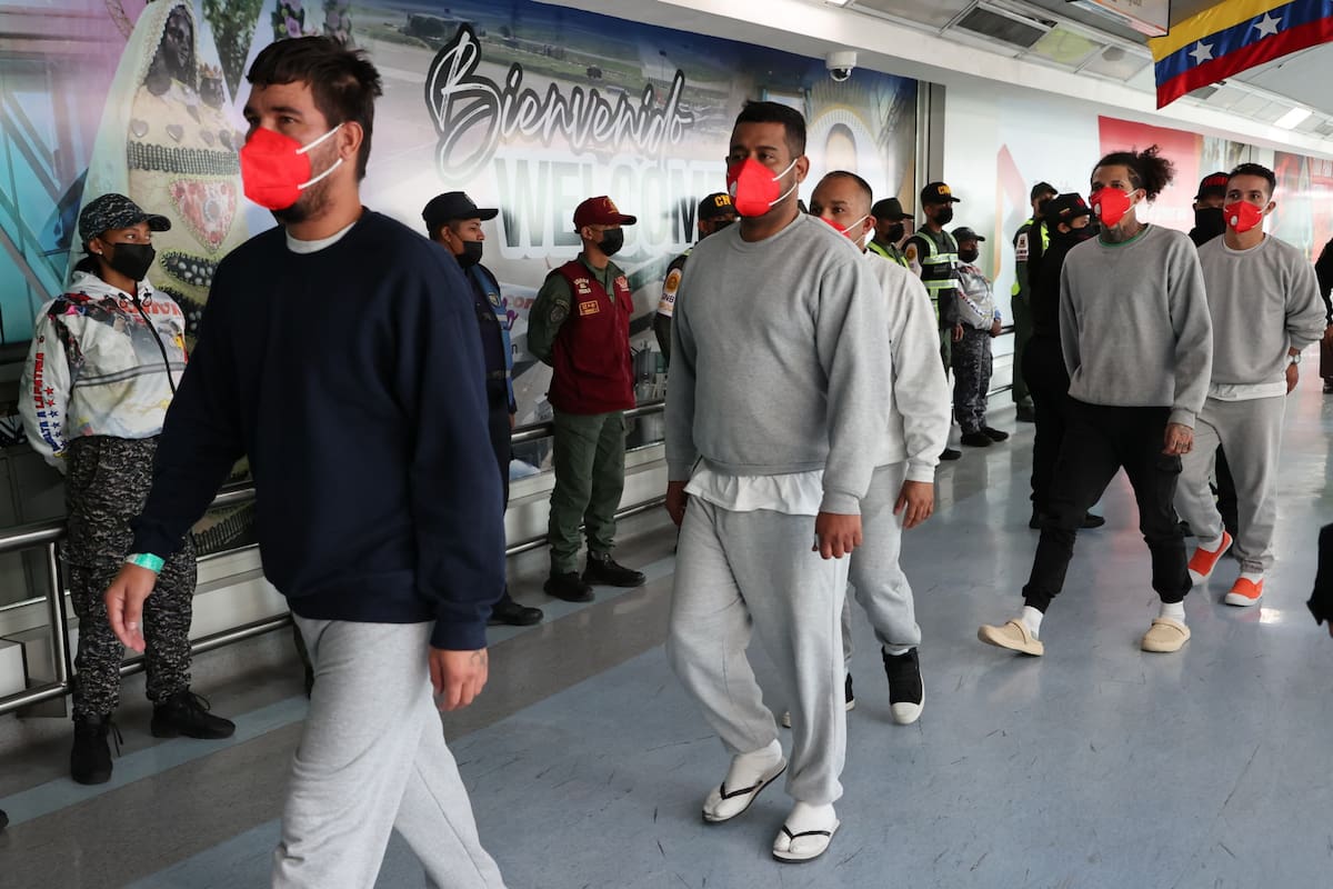 Llegan a Venezuela 252 migrantes en un vuelo de repatriación procedente de México