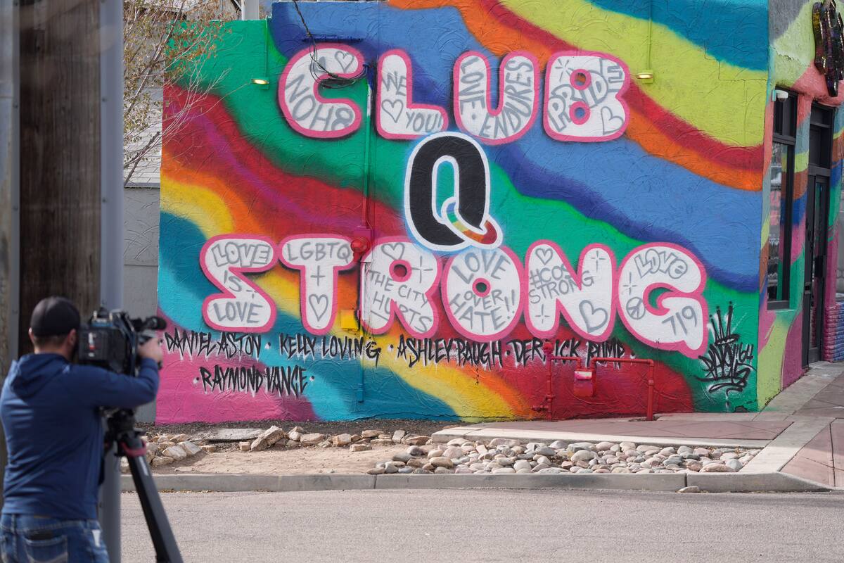 Asesino de cinco en club nocturno LGBTQ+ condenado a varias cadenas perpetuas