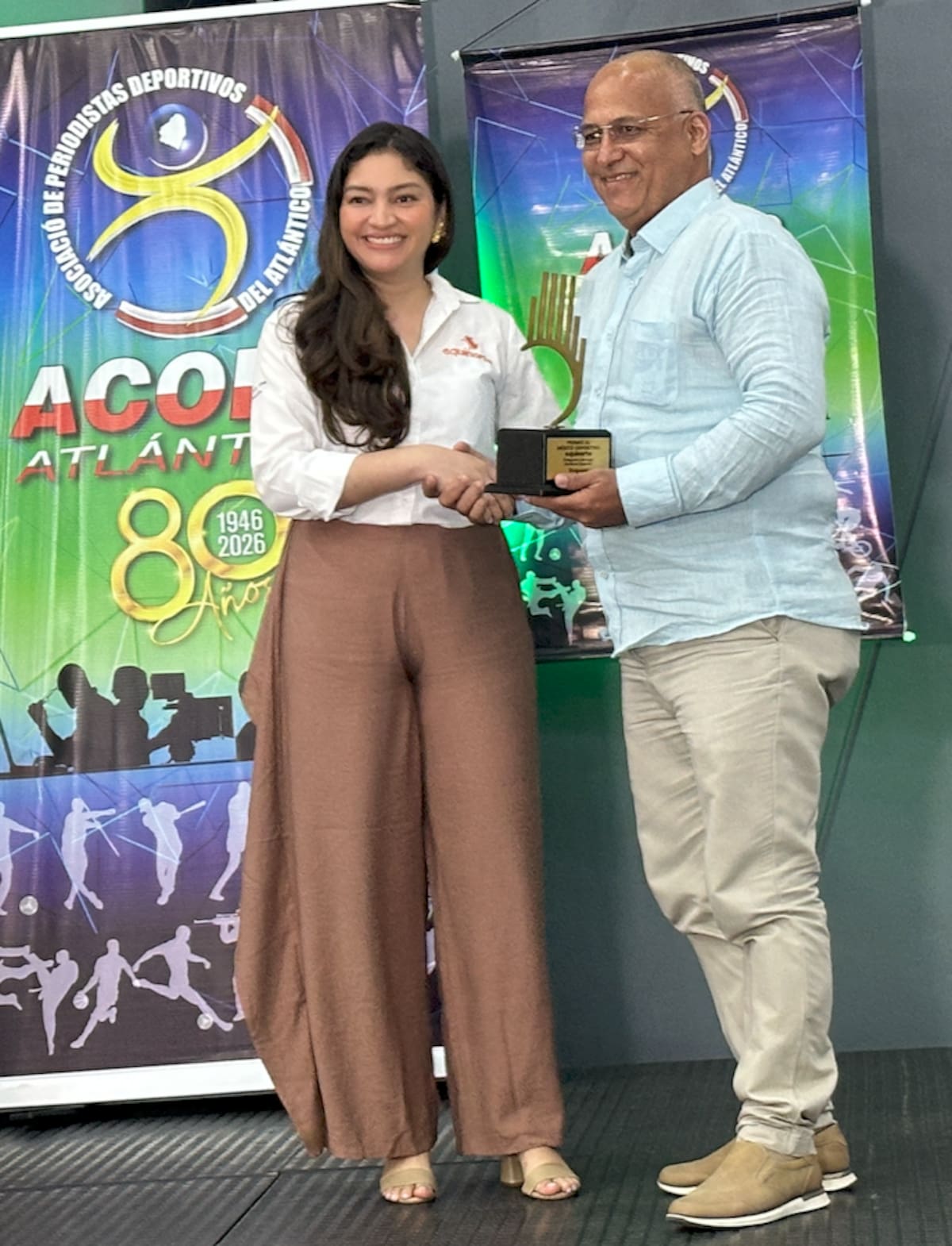 Un representante de la firma Bioguard recibió el premio en categoría Liderazgo Social Deportivo.//El Universal.