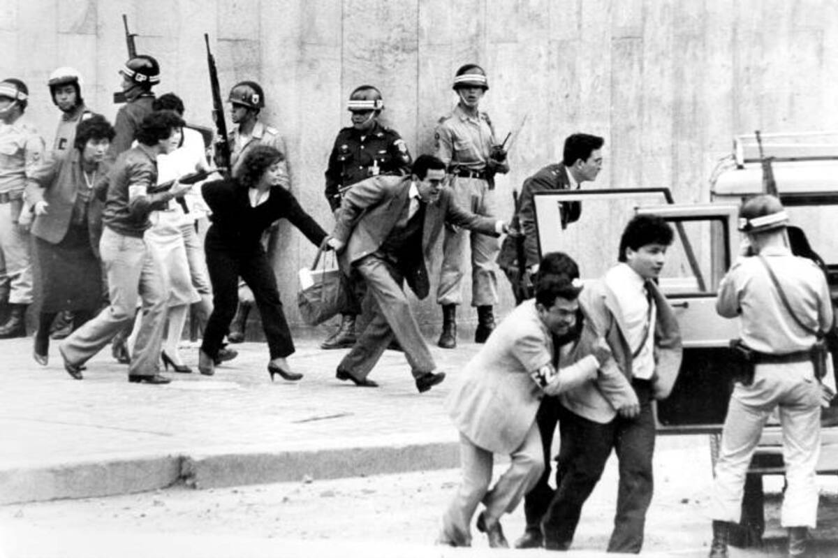 El Palacio fue asaltado con un saldo de cerca de 200 personas muertas, entre ellas más de la mitad de los magistrados de la Corte Suprema de Justicia, todos los guerrilleros y una buena cantidad de civiles desaparecidos. ARCHIVO - EL UNIVERSAL