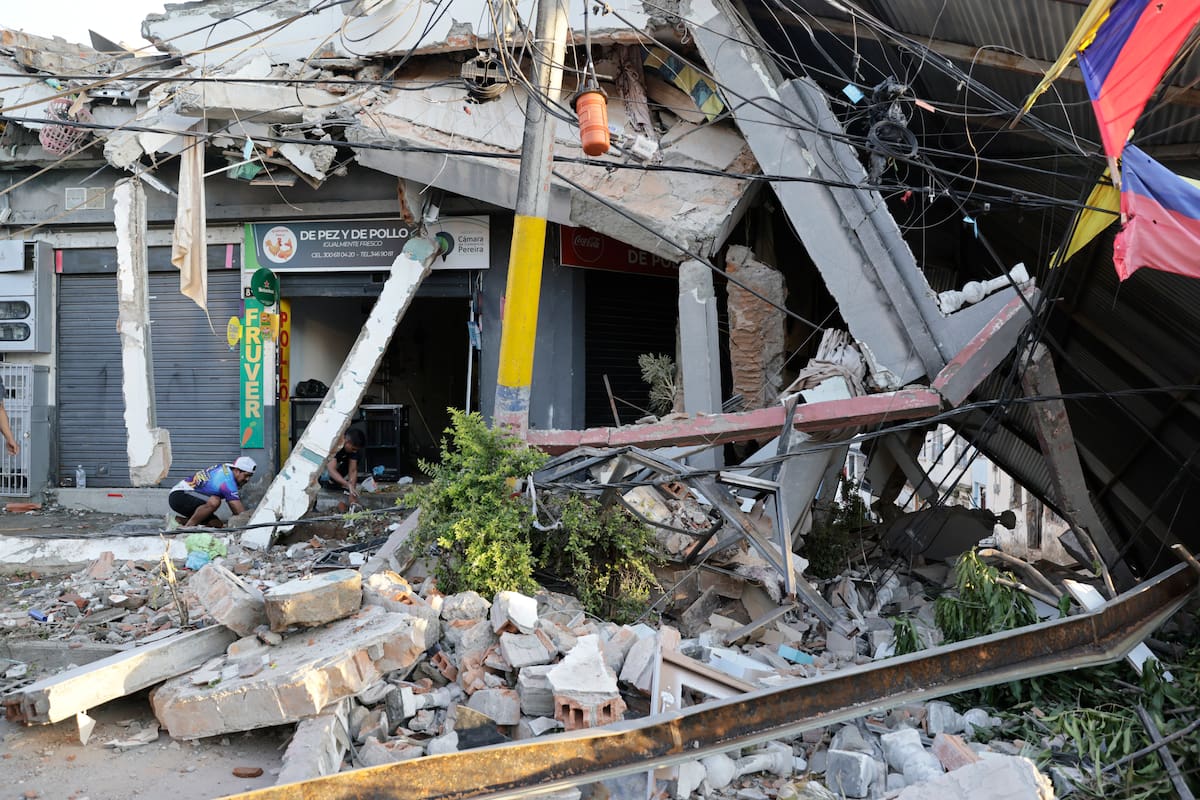 Fotografía que muestra los escombros de una vivienda este martes, en el sector de Corocito en Pereira (Colombia). EFE/ Carlos Ortega