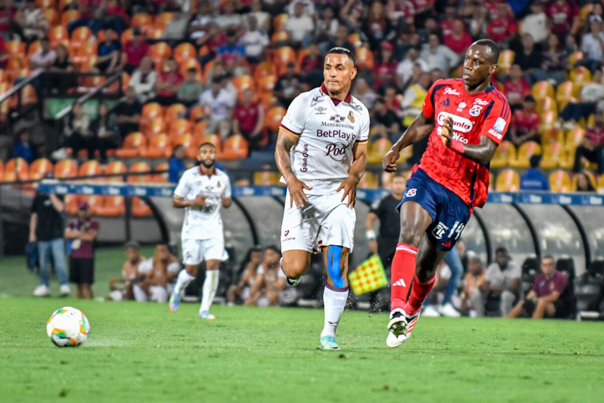 Una jugada del partido entre Medellín y Tolima. // COLPRENSA