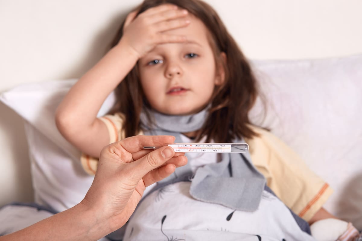 Un signo de alerta del cáncer infantil es la fiebre. // Foto: archivo