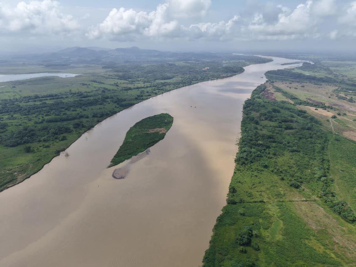 A través de la intervención se desvía el caudal del río Cauca. // UNGRD