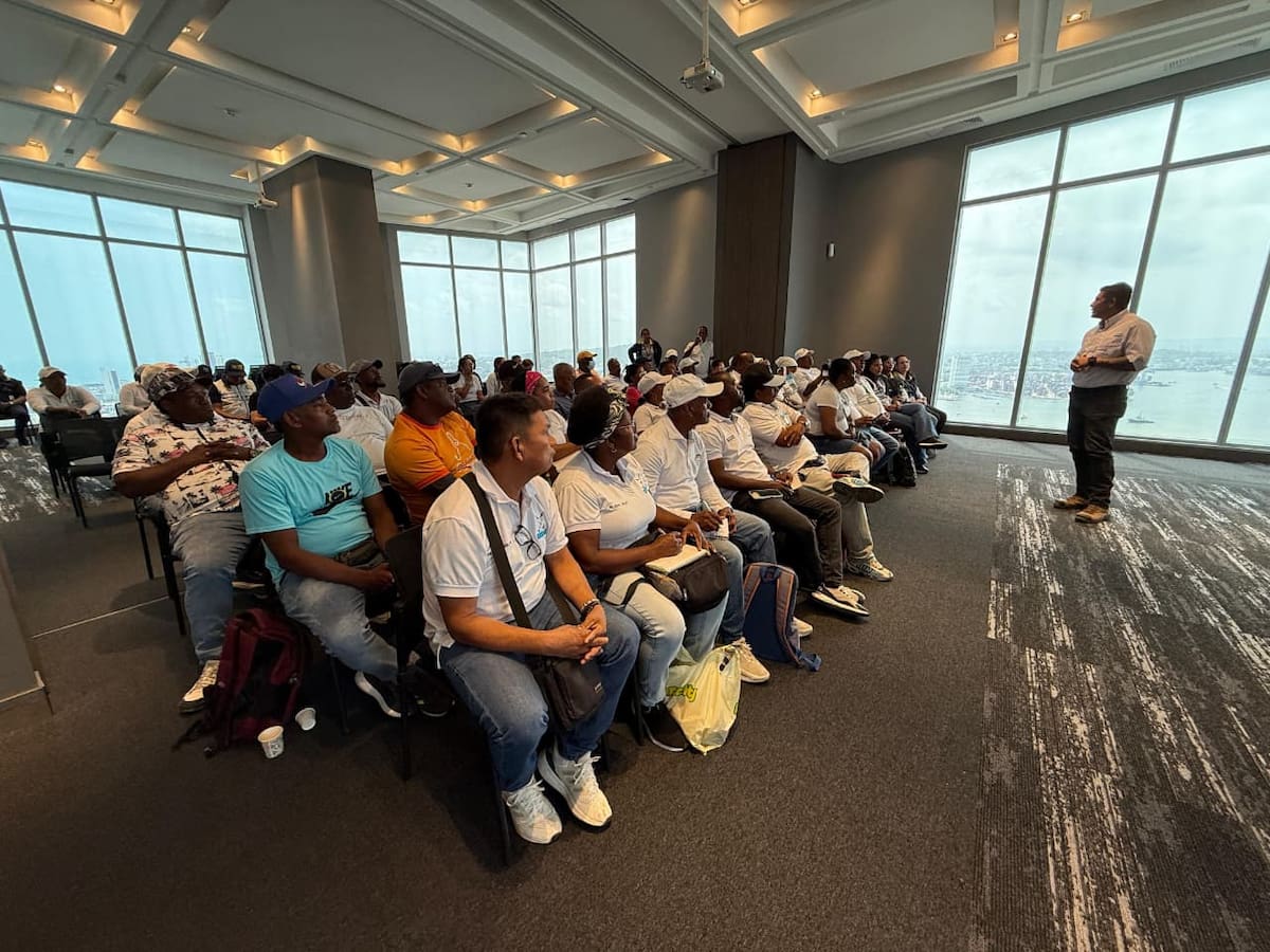 Encuentro de la UNGRD con actores de playas de Bocagrande. // Foto: UNGRD Bolívar
