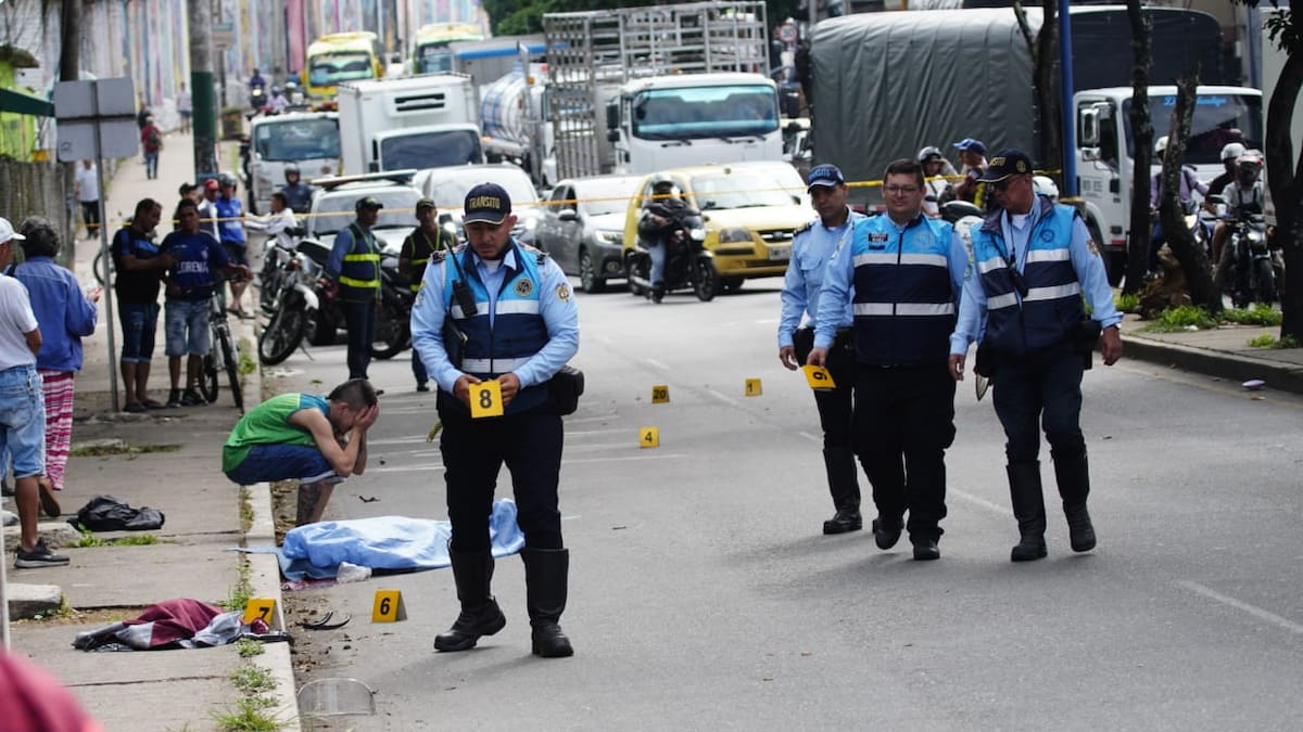 Unidades de Criminalística de Tránsito de Bucaramanga realizaron la inspección técnica del sitio y levantaron el croquis.
Fotografías: Marco Valencia/VANGUARDIA.