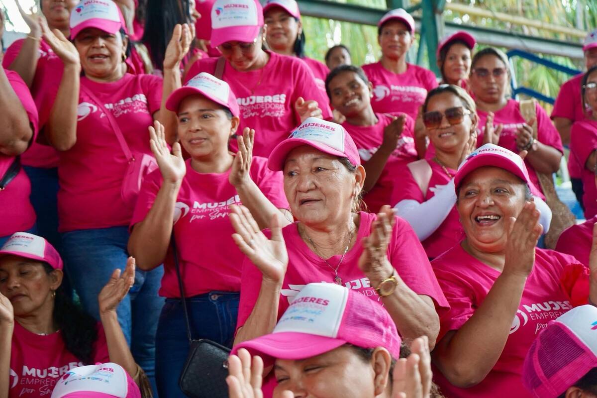 Más de 200 emprendedoras de San Jacinto reciben apoyo para sus negocios