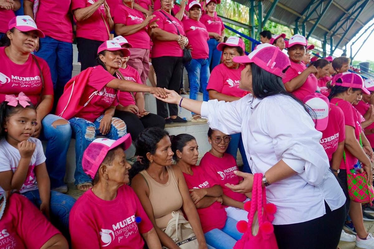 220 mujeres del municipio de San Jacinto, Bolívar, recibieron unidades productivas y capital semilla para potencializar sus negocios. // Foto: Cortesía.
