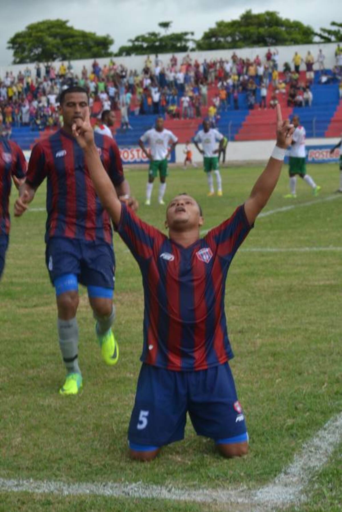 Jugadores de Unión Magdalena, celebrando su primer puesto en el grupo B. COLPRENSA