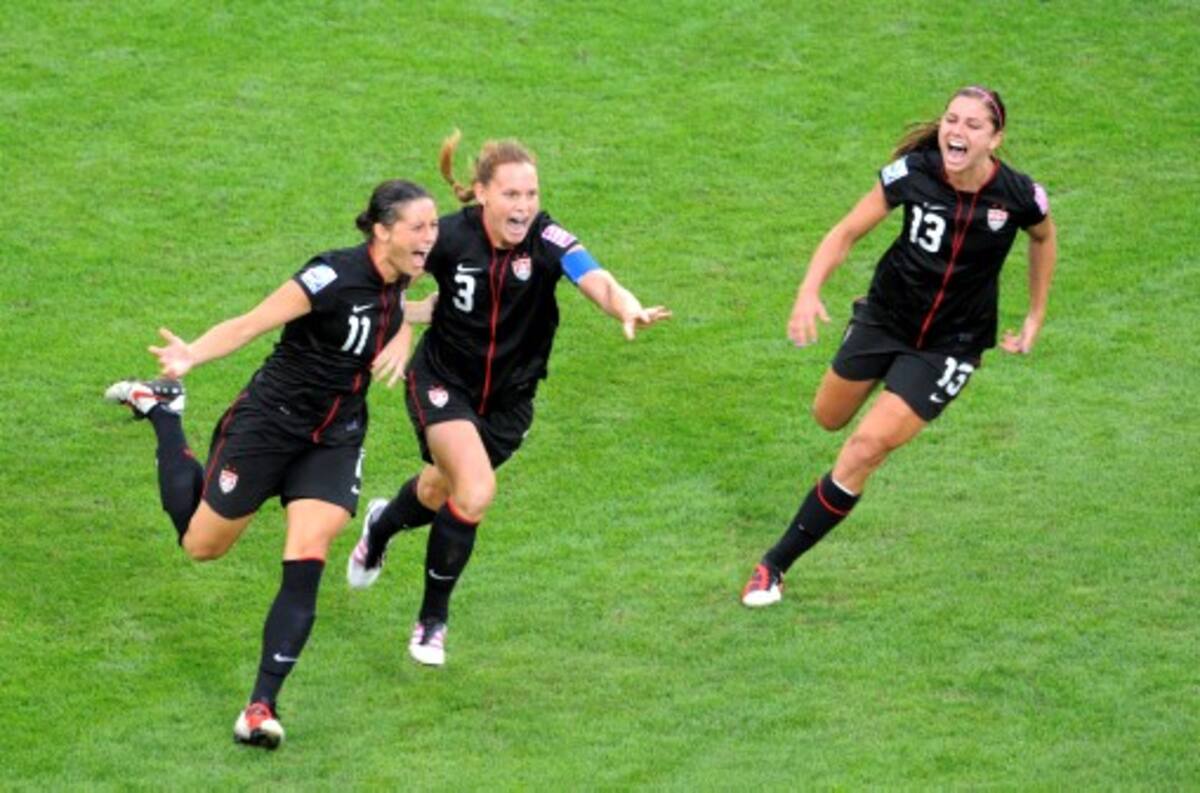 La canciller Angela Merkel se solidariza con la Selección Femenina de Fútbol. AP