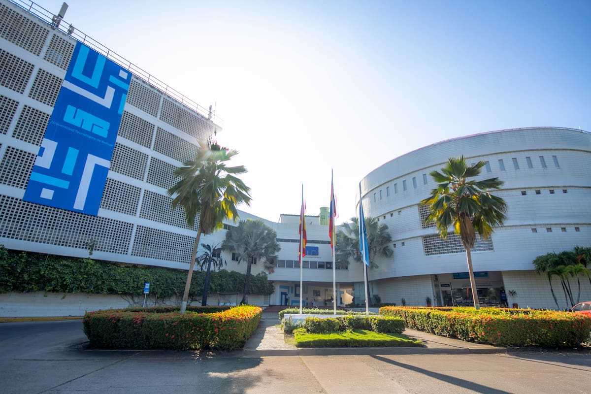 Profesores de la UTB reciben importantes premios nacionales e internacionales