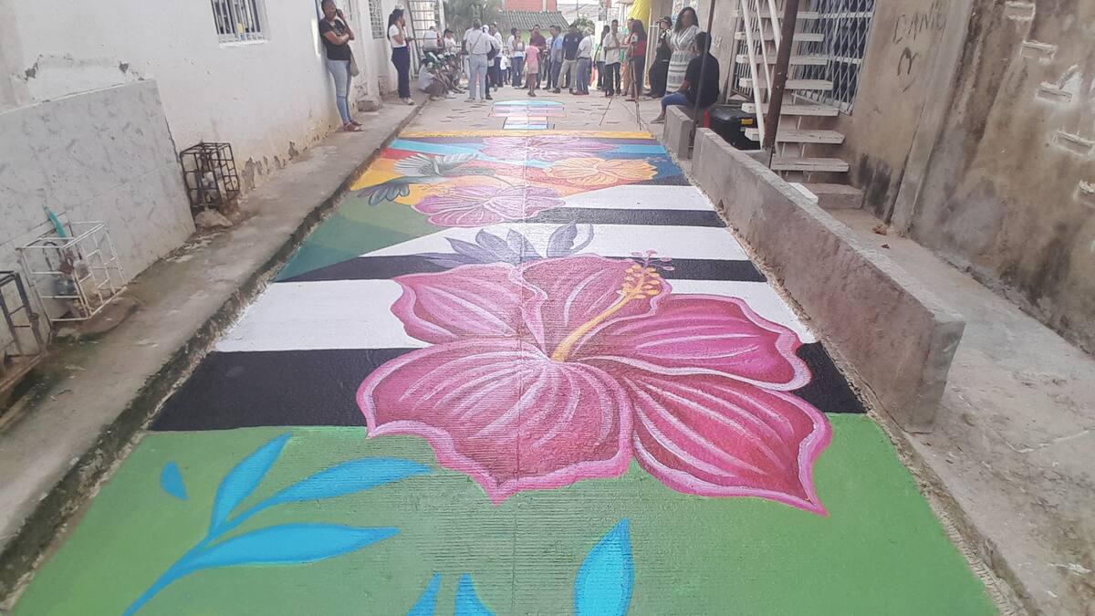 Urbanización Emanuel transforma su barrio con pavimentación comunitaria. // Julio Castaño - EU