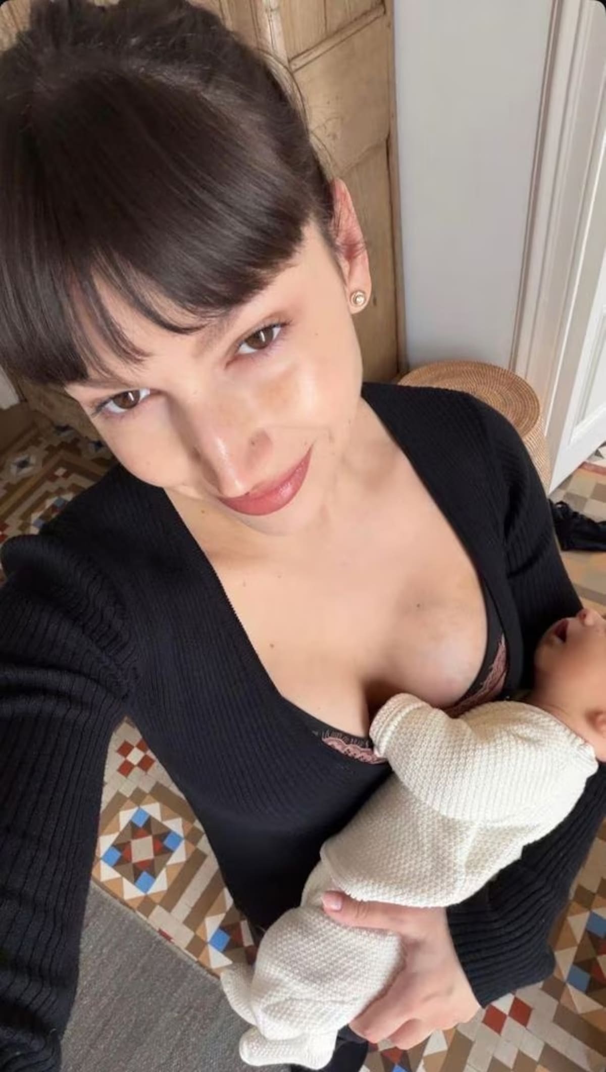 Primeras imágenes de la actriz con su hijo publicadas en sus historias de Instagram. // foto tomadas de IG @ursulolita