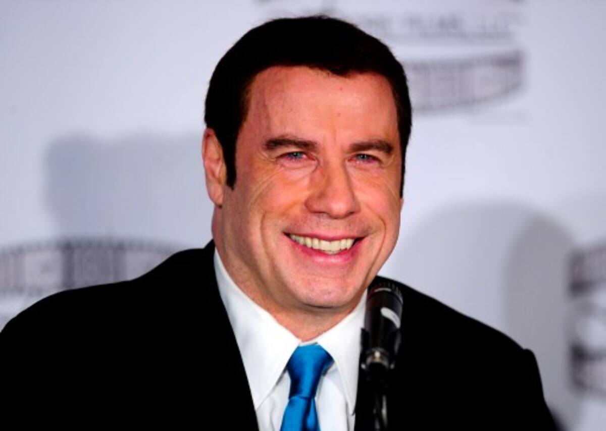 John Travolta indica que le encanta el glamour del personaje. AP