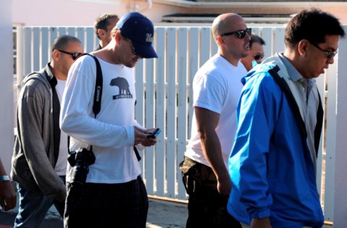 Leonardo Di Caprio entrando a uno de los estadios.