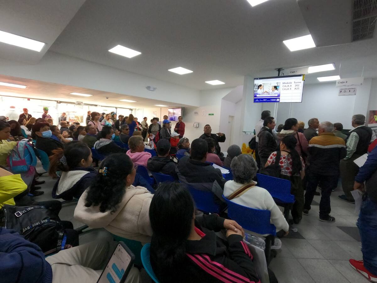 Imagen de referencia de la entrega de medicamentos en una EPS en Colombia. // Foto: Colprensa.