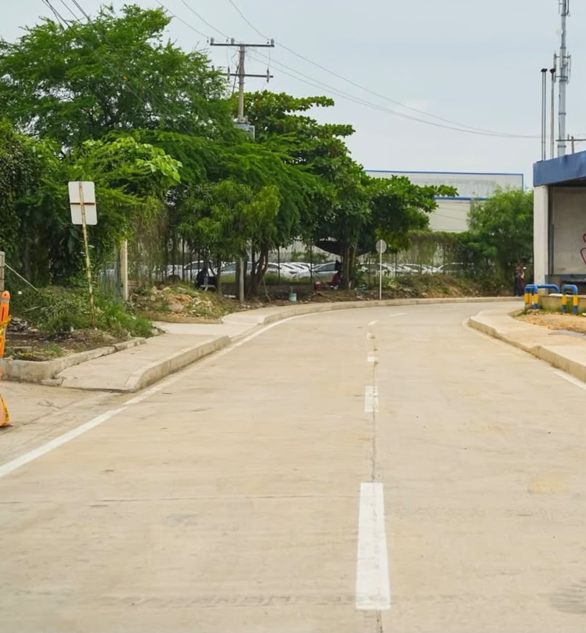 La calle de "los seis mil" es una vía que comunica con la Universidad Tecnológica de Bolívar. // Foto: Cortesía - Gobernación de Bolívar.