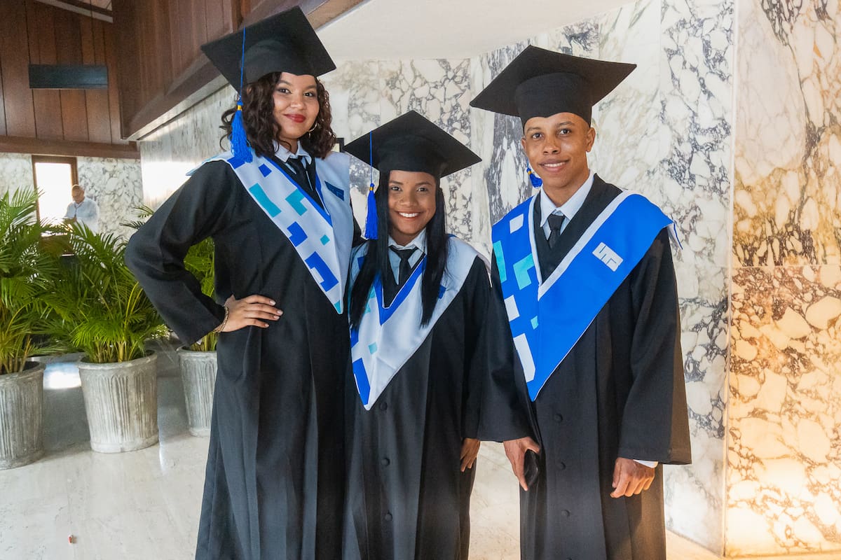 Laura Ozuna, Sandy Martínez y Ever Rocha.