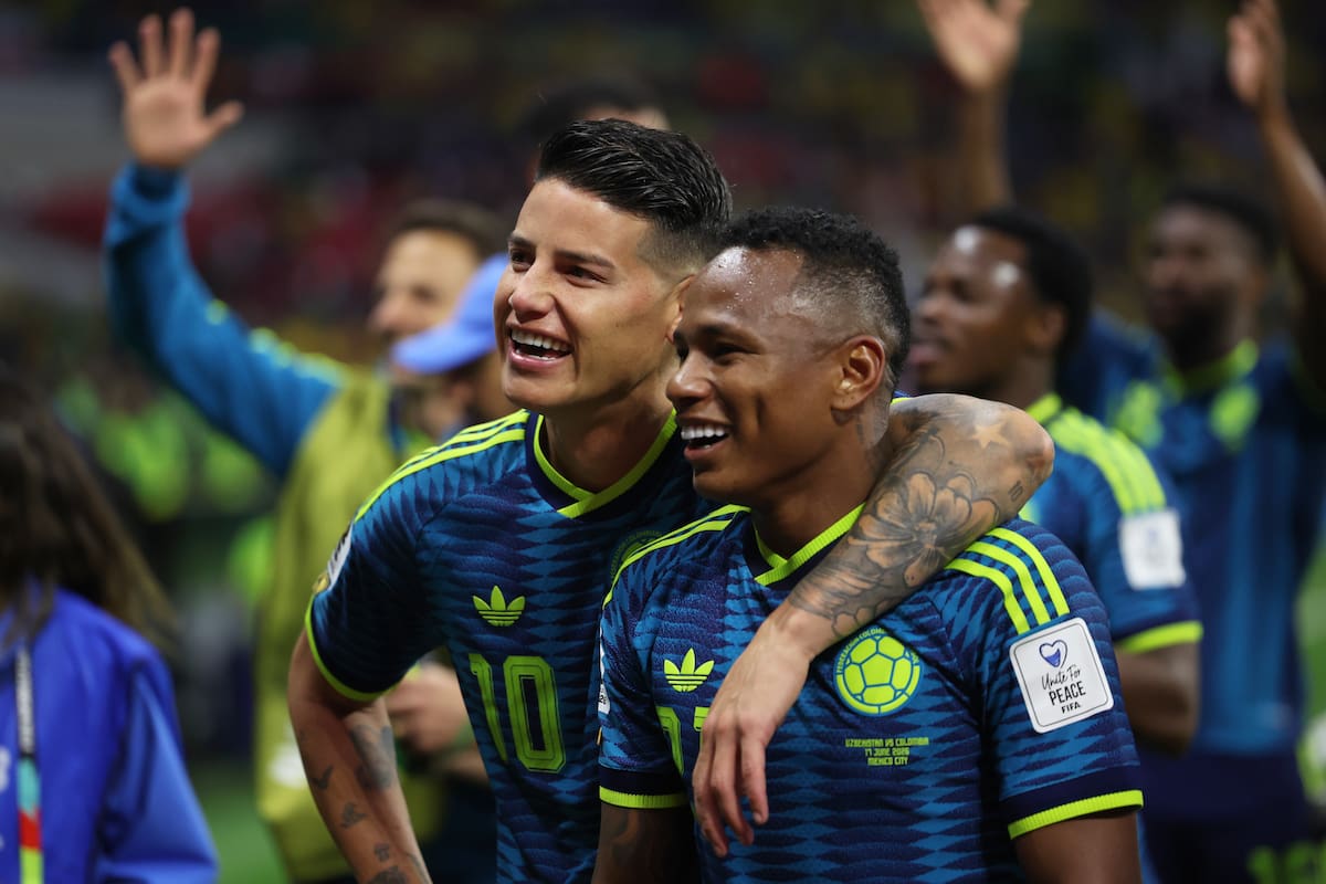 James Rodríguez (10) y Jaminton Campaz (21) celebran la victoria 3-1 ante Uzbekistán en el Grupo K del Mundial. //Foto, AP: Ashtin Barker