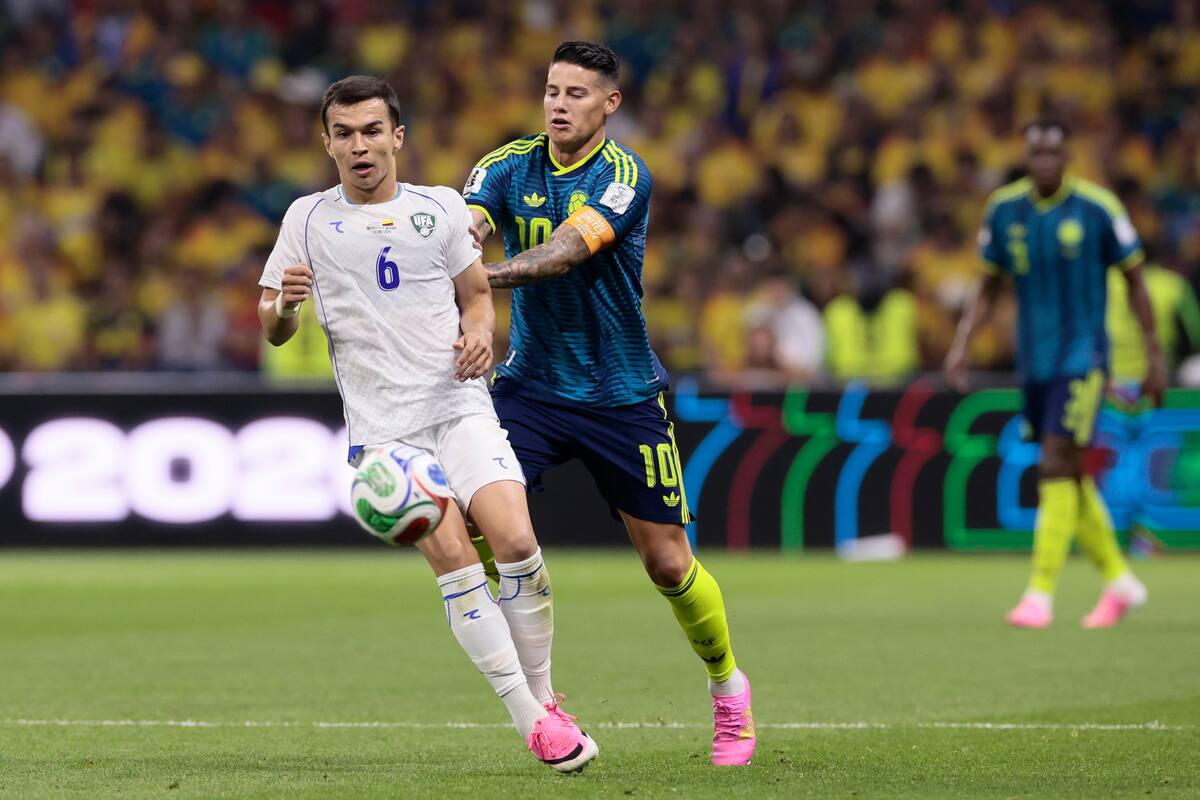 El segundo tiempo del partido entre Uzbekistán y Colombia se ha vuelto más luchado. Foto, EFE: José Méndez