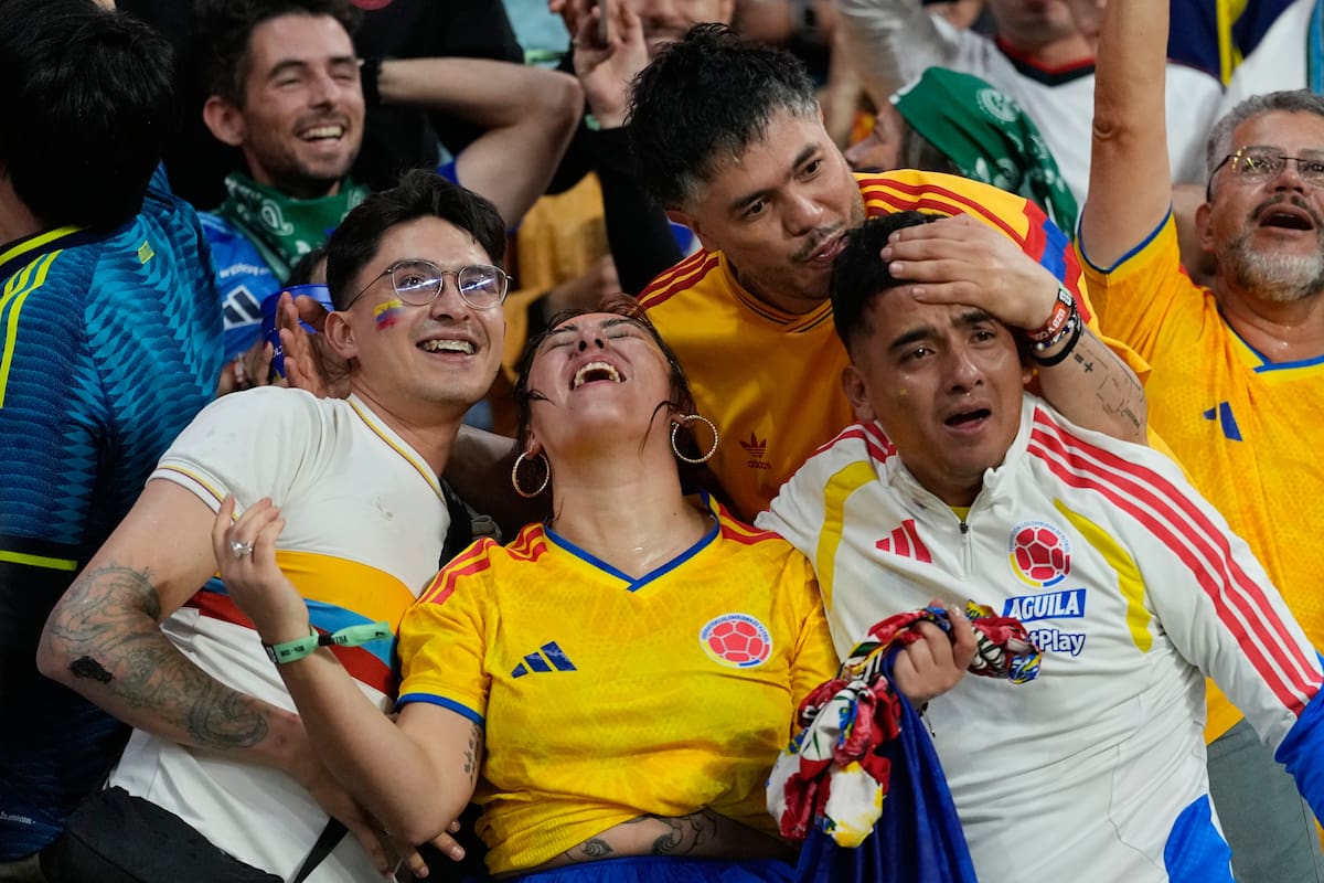 La hinchada de la Selección Colombia apoya a su equipo en el Mundial, vaya a donde vaya. //Foto, AP: Natacha Pisarenko