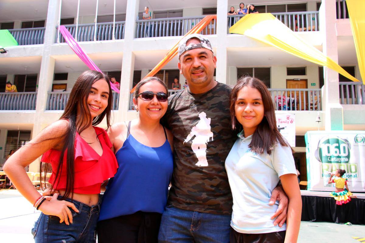 Valentina Cerpa, Sandra Cortina, Jimmy Cerpa y Daniela Cerpa.