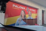 Vandalizan valla en sede de campaña de Paloma Valencia: simpatizantes la recuperan