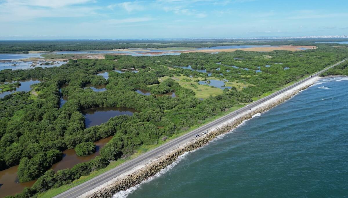 El Invías anunció que se están haciendo los trabajos en la Variante Ciénaga -Barranquilla, que une a los departamentos de Magdalena y Atlántico.//Cortesía.
