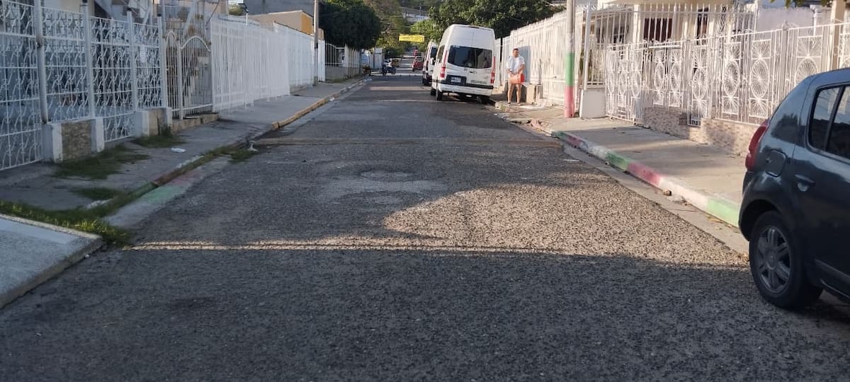 Vecinos piden arreglo de la calle 66 del barrio Daniel Lemaitre. // Óscar Díaz - El Universal