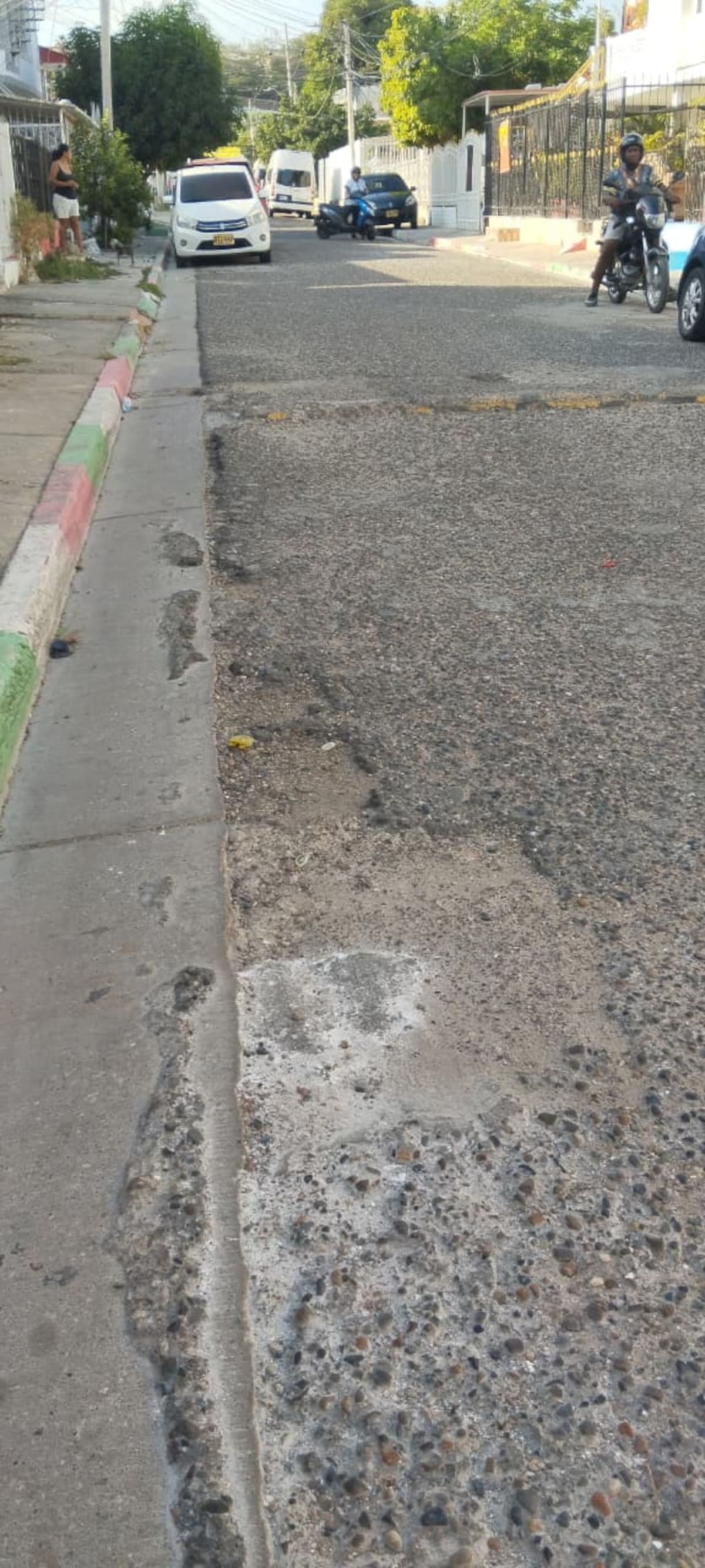 Vecinos piden arreglo de la calle 66 del barrio Daniel Lemaitre. // Óscar Díaz - El Universal