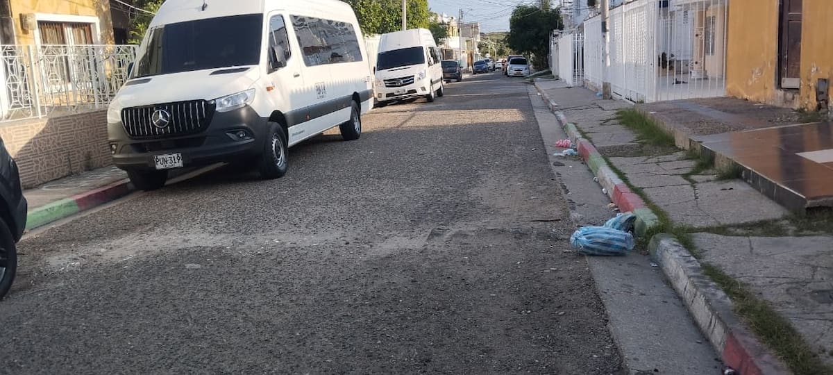 Vecinos piden arreglo de la calle 66 del barrio Daniel Lemaitre. // Óscar Díaz - El Universal