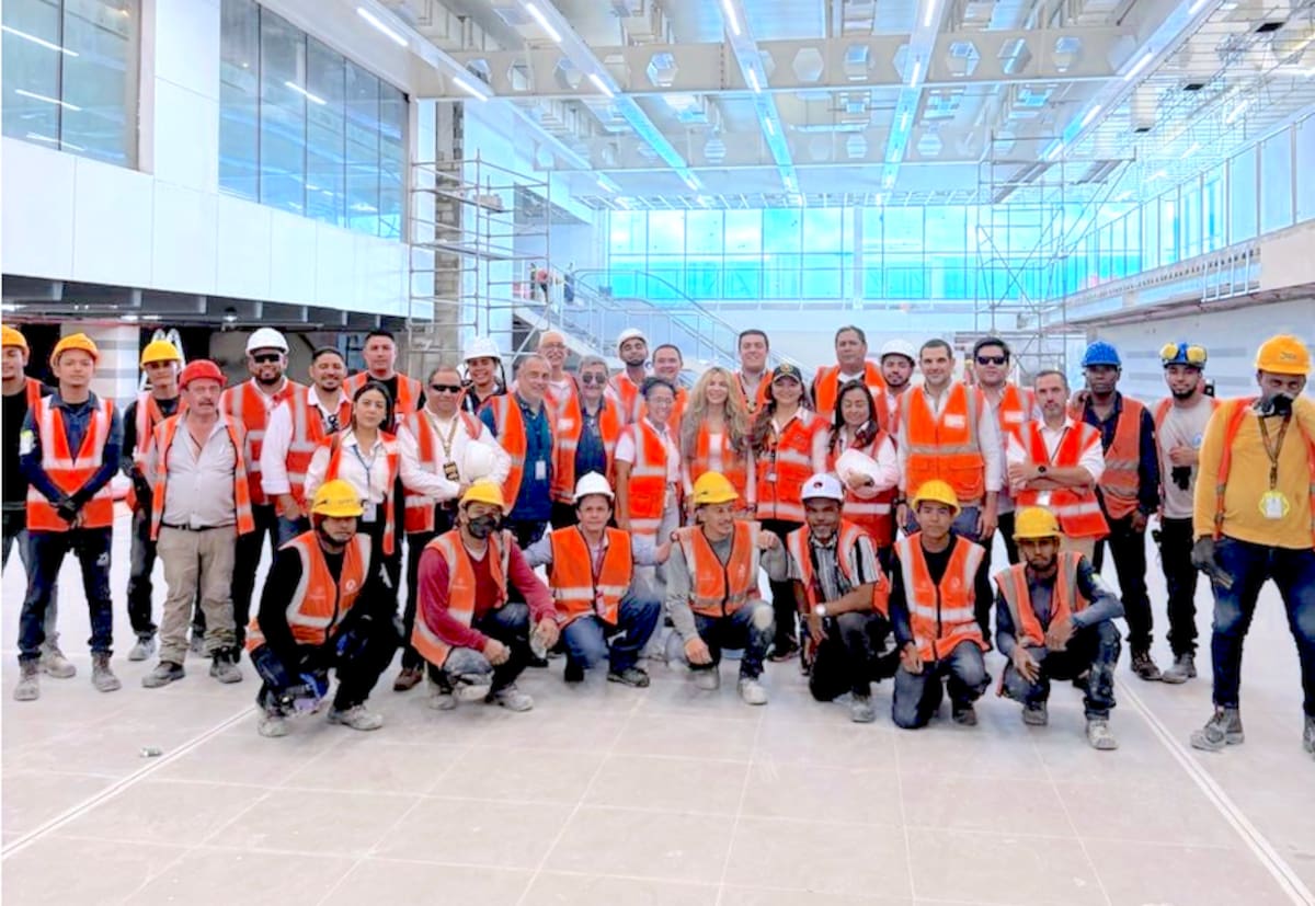 Veedores ciudadanos conformada por el Comité Intergremial del Atlántico, la CCI Norte, Cámara de Comercio de Barranquilla, la Sociedad de Ingenieros del Atlántico, la Asociación Cívica por Amor a Barranquilla, órganos de control, directivos de la terminal aérea y demás entidades involucradas visitaron las obras del Ernesto Cortissoz.//Cortesía Alcaldía de Barranquilla.