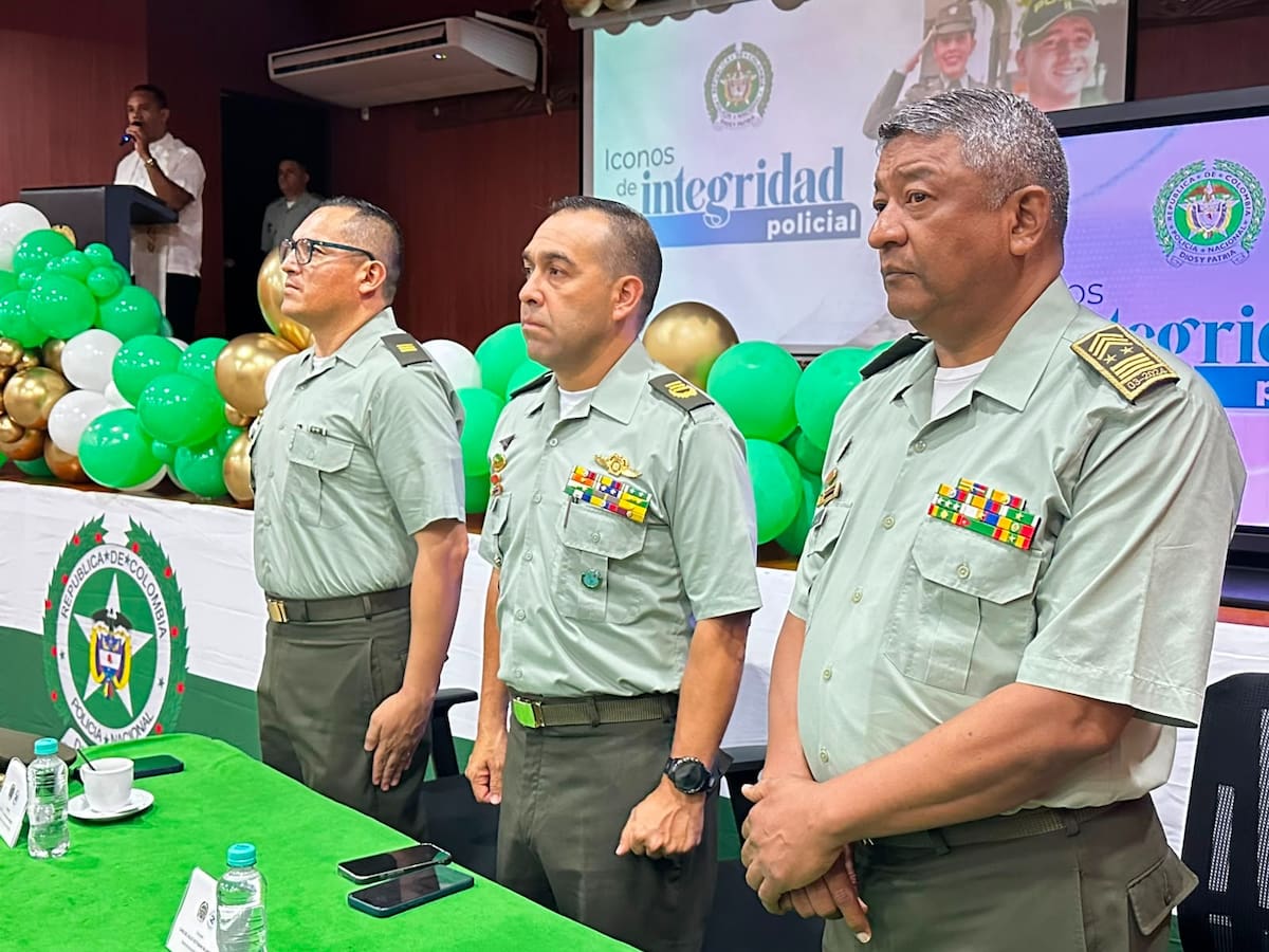 21 uniformados de la Policía Metropolitana de Cartagena fueron reconocidos como “Baluartes” y “Bastiones de la Integridad”, una distinción que resalta su conducta ética, transparencia y vocación de servicio.
