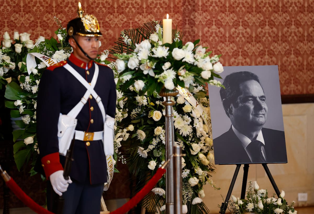 La velación de Germán Vargas Lleras se lleva a cabo en el Palacio de San Carlos.
Foto: EFE/ Mauricio Dueñas Castañeda