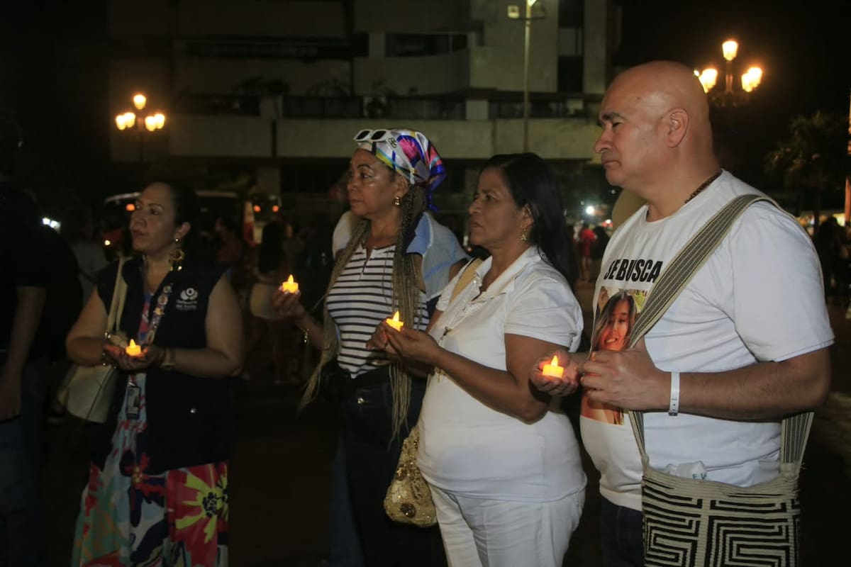 La jornada contó con el acompañamiento de familiares y entidades que se sumaron al encuentro por las personas desaparecidas, en la noche de este lunes, 5 de octubre. //FOTO: JULIO CASTAÑO- EL UNIVERSAL.