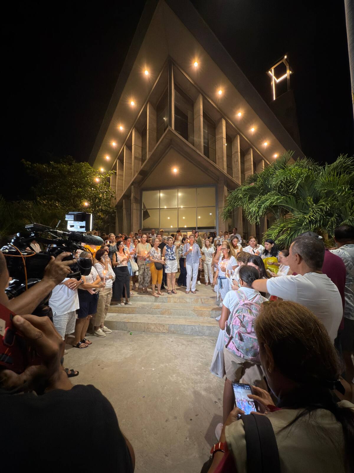 En Cartagena elevan oraciones por la pronta recuperación de Miguel Uribe Turbay. // Foto: El Universal