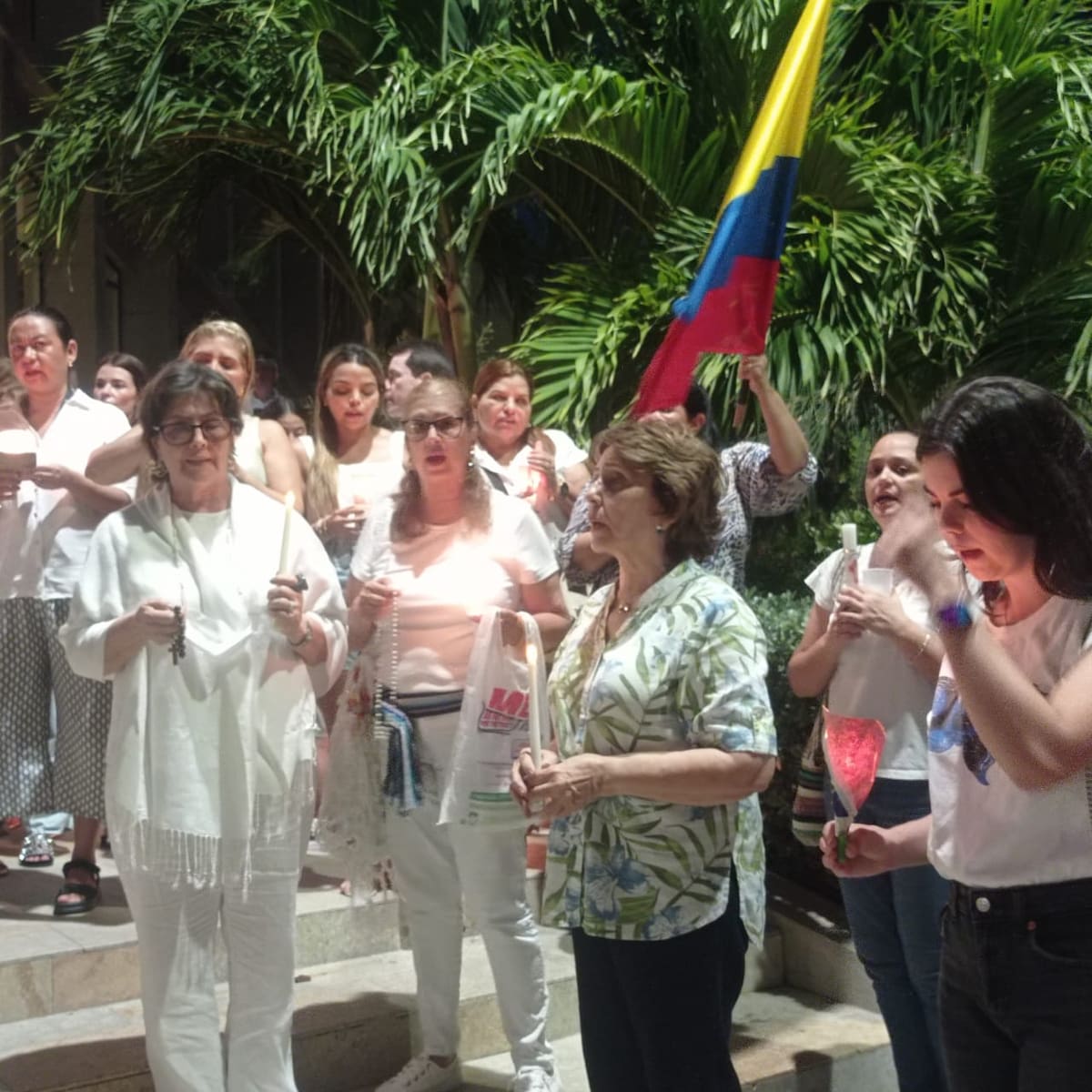 Velatón por la salud de Miguel Uribe Turbay en Cartagena. // Foto: Zenia Valdelamar - El Universal