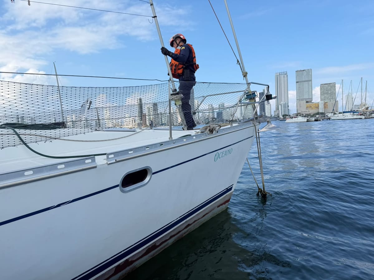 La Armada Nacional realizó el pasado 22 de septiembre una inspección a la embarcación denominada “Oceáno”, ubicada en la bahía interna de Cartagena. // Foto: Julio Castaño.