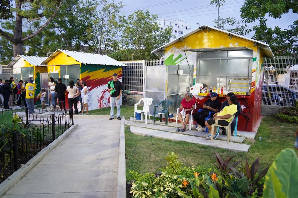 Vendedores ambulantes estrenan módulos comerciales el Complejo Deportivo Alameda La Victoria
