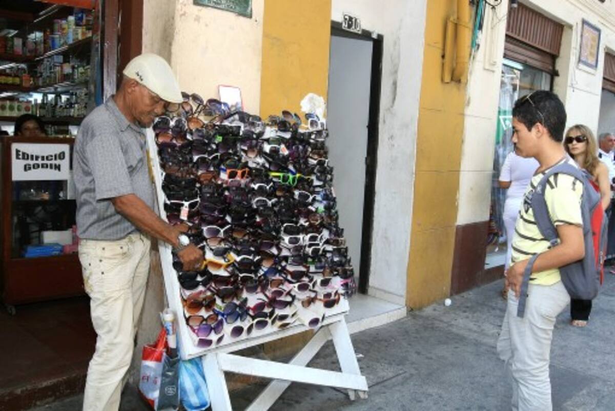 La falta de conciencia de los ciudadanos frente al uso de espacio público es uno de los principales problemas de Cartagena. EL UNIVERSAL