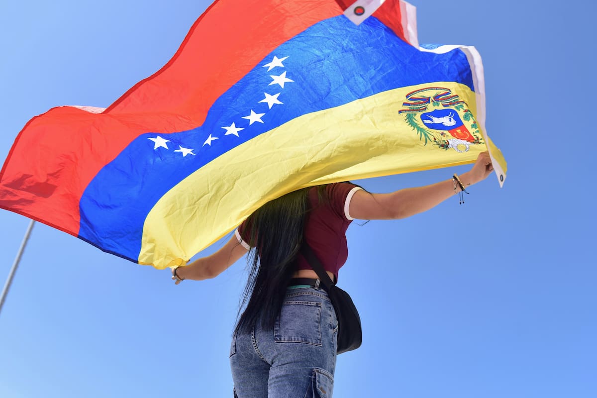 Migrantes venezolanos podrán capacitarse gratis en recepción hotelera y soldadura en Cartagena