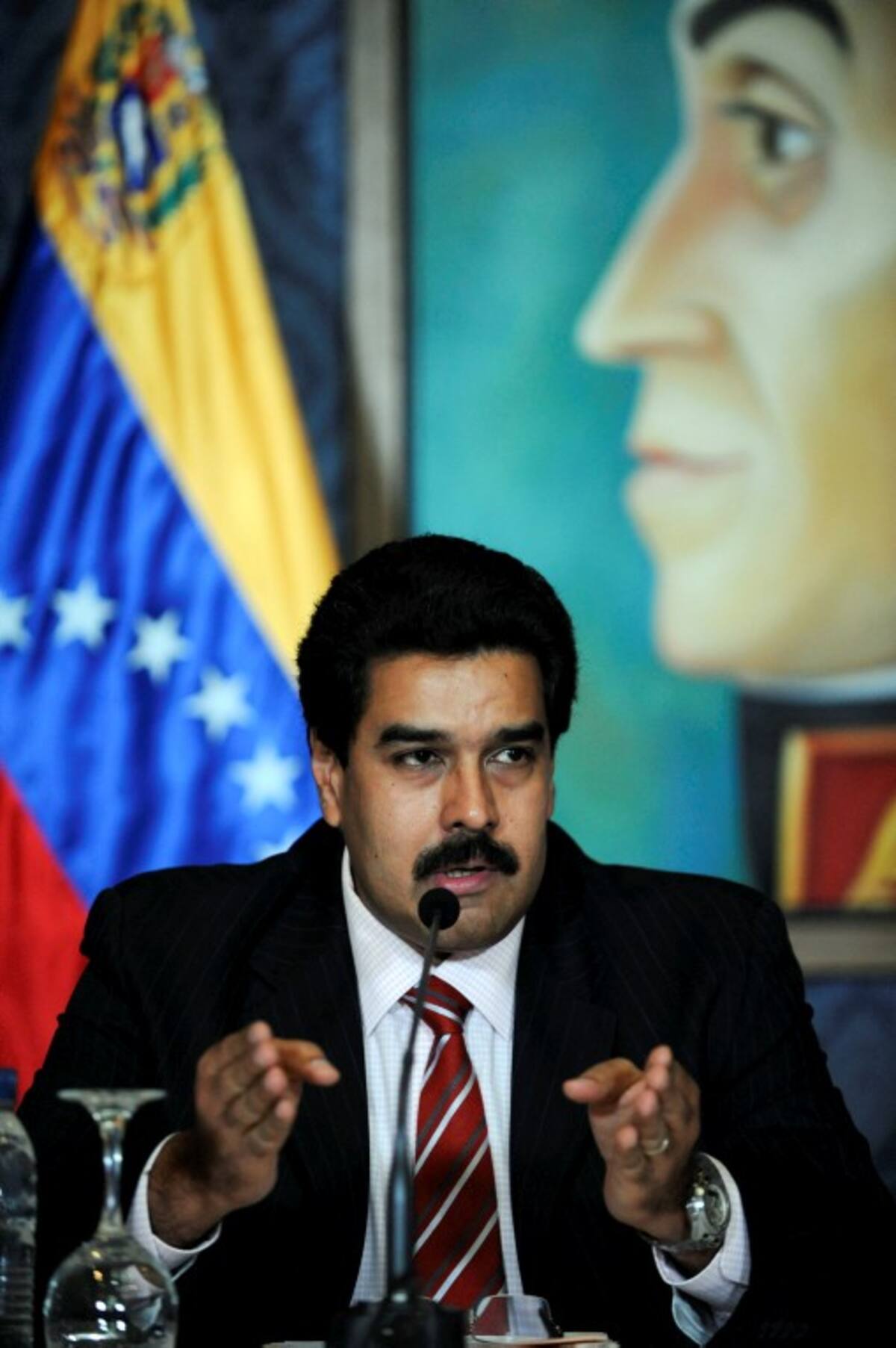 El canciller Maduro dice que Venezuela tiene vínculos comerciales y energéticos con distintos países del mundo que le permiten mantener una independencia respecto de la industria petrolera estadounidense. AFP