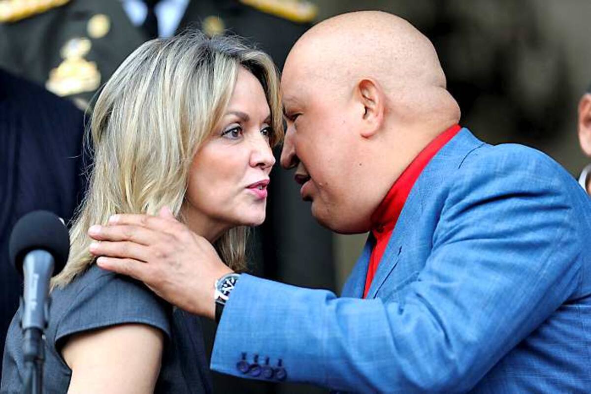 María Emma Mejía, secretaria general de Unasur, y Hugo Chávez, presidente de Venezuela AFP LEO RAMIREZ
