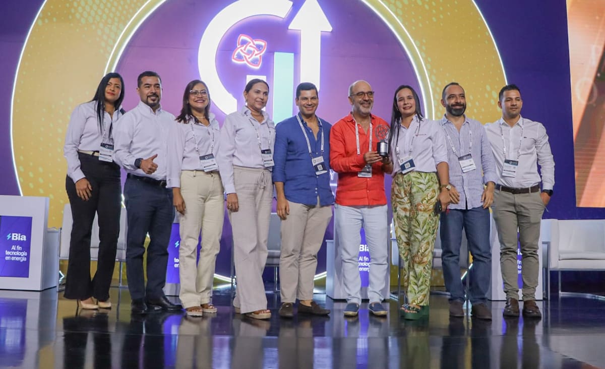 Veolia Aseo Cartagena recibe premio Andezco. // Foto: Cortesía.