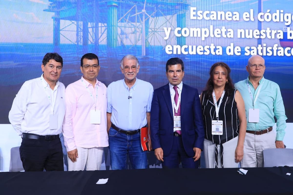 El gobernador Eduardo Verano estuvo como invitado al congreso por Acipet, la agremiación que representa a las profesionales que se dedican a la industria de hidrocarburos.