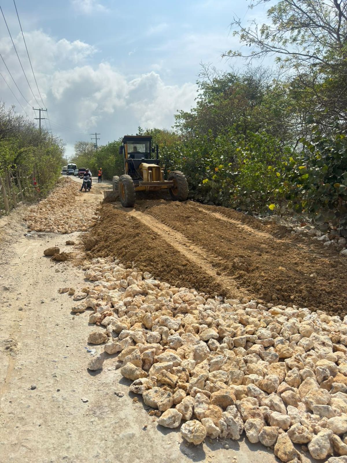 Obras de recuperación de la vía a Barú, en el sector Playetas. // Foto: cortesía - OAGRD