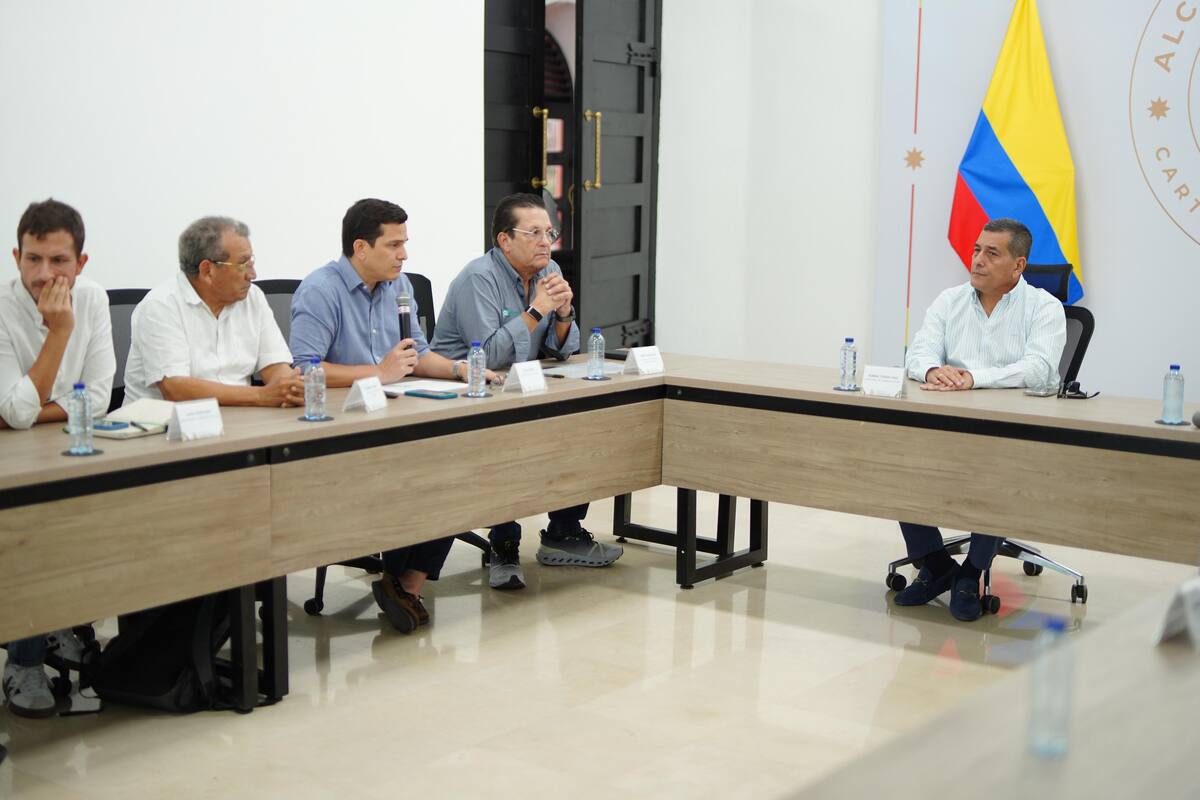 Encuentro del alcalde Dumek Turbay con directivos de Camacol Bolívar y Aguas de Cartagena. // Foto: cortesía